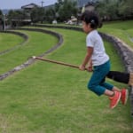 ほうきにのって飛んでる！（小豆島にて）