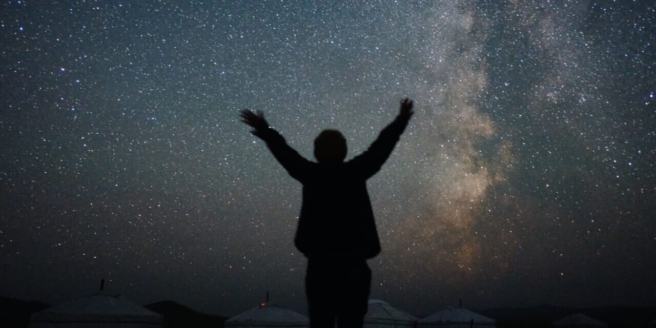 まるで宇宙の中にいるような満天の星空に出会えます