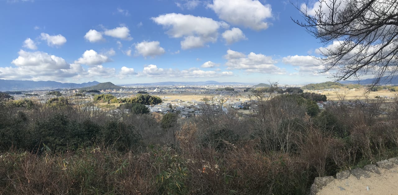 明日香甘樫丘から大和三山を望む（左から畝傍、耳成、天香久山）