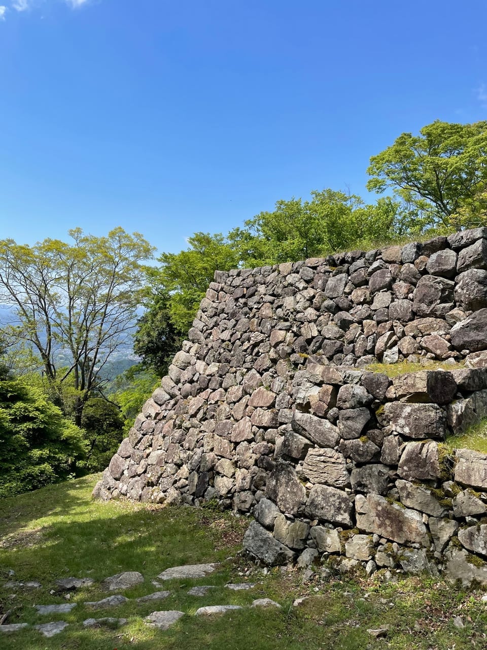 天守から奈良盆地が望める