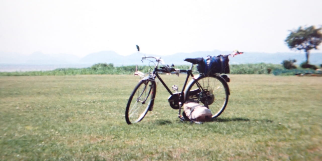 猪苗代湖をバックに 1990年
