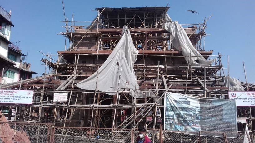 修復前のカスタマンダプ寺院