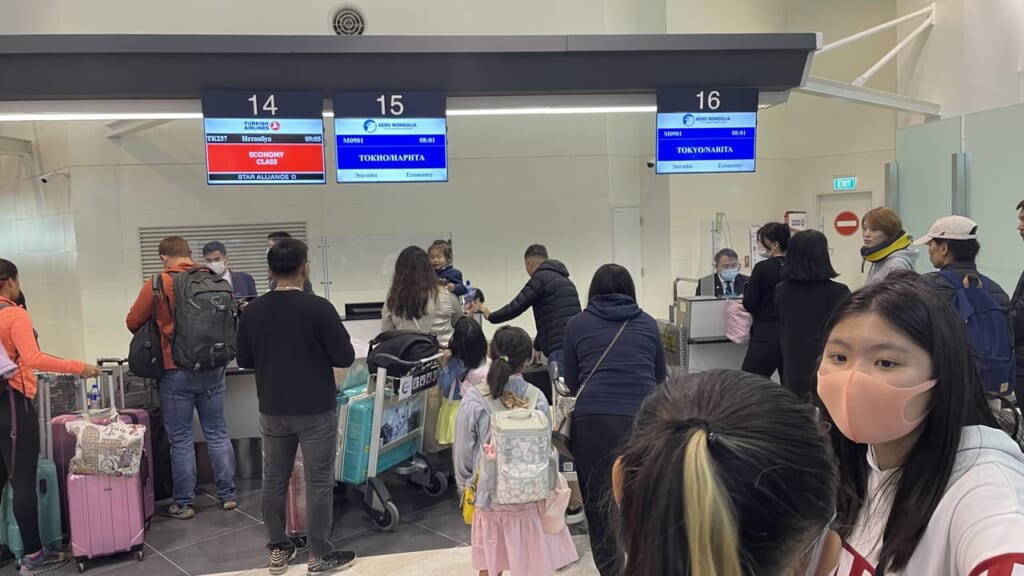 チンギスハーン空港のカウンター（撮影は別の日です）