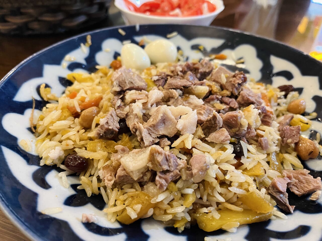 ウズベキスタンの食事 ベシュゴゾンの羊肉とオリーブオイルのプロフ