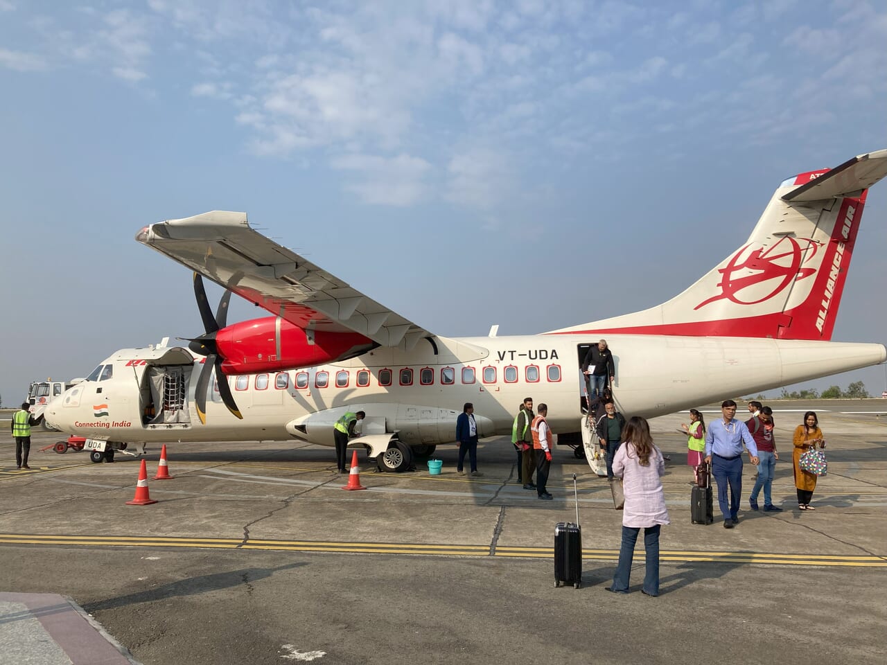 プロペラ機でシムラへ