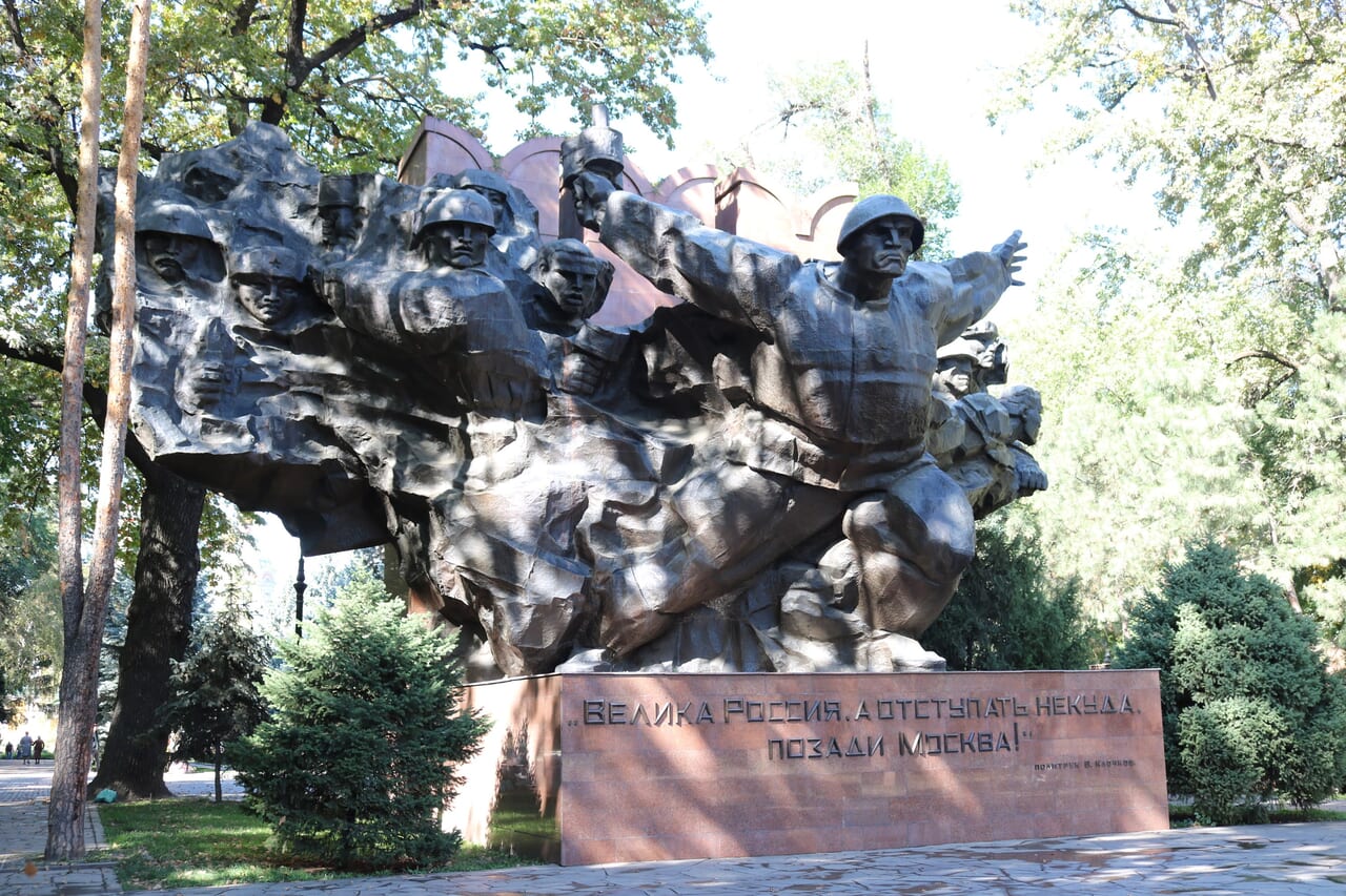 パンフィロフ戦士像（カザフスタン　アルマトイ）