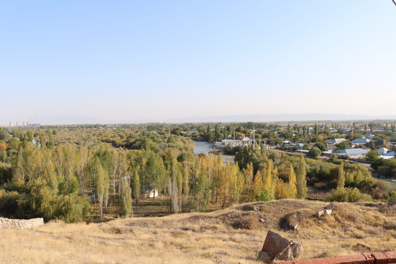 タラズ河畔を望む（カザフスタン）