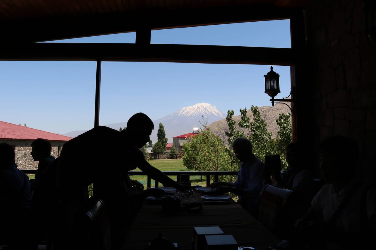 アララト山が眺めながらのランチ