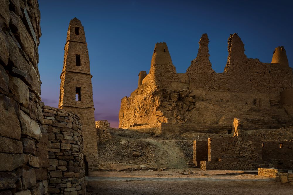 古代都市ドゥマト＝アル＝ジャンダルのオマール・モスクとマリッド城