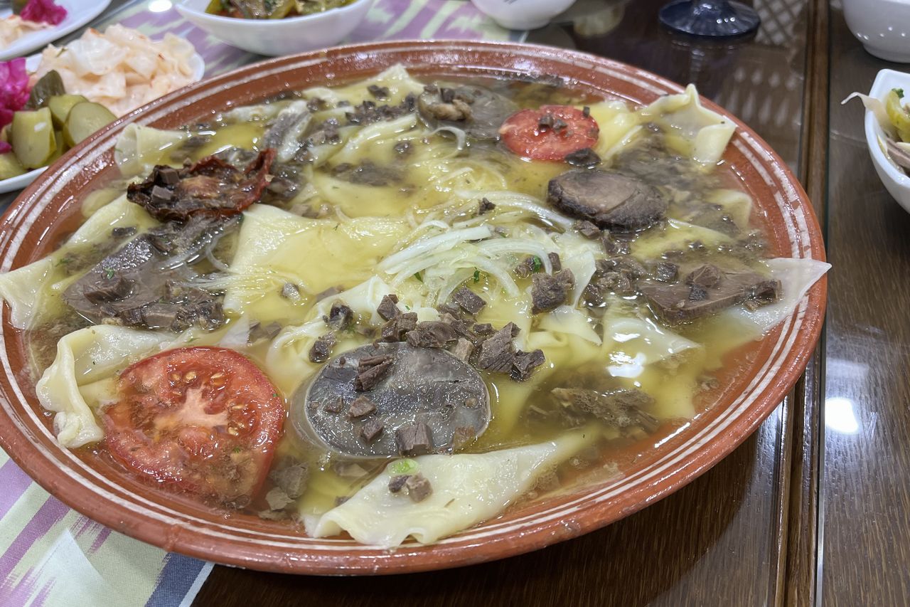 ビシュバルマク（馬肉と麺料理）