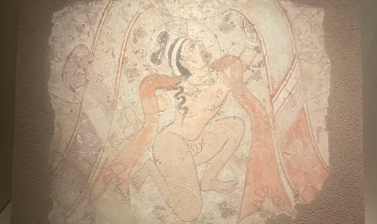 花綱人物壁画（ホータン博物館）