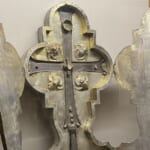 鉄のアショト王が戦いで掲げた十字架（アルメニア　エチミアジン教会）