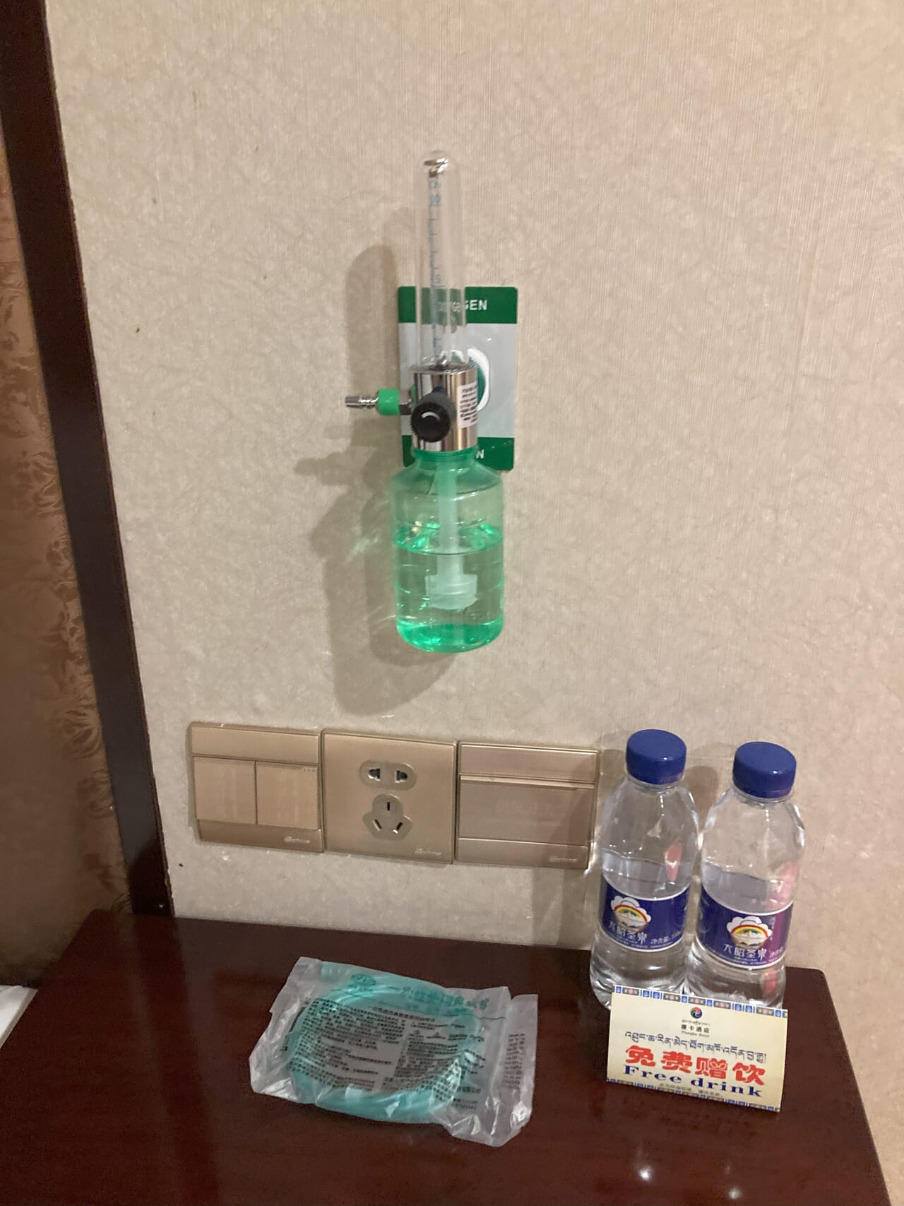 風のツアーでよく利用するタンカホテルにも酸素吸入器が完備されています