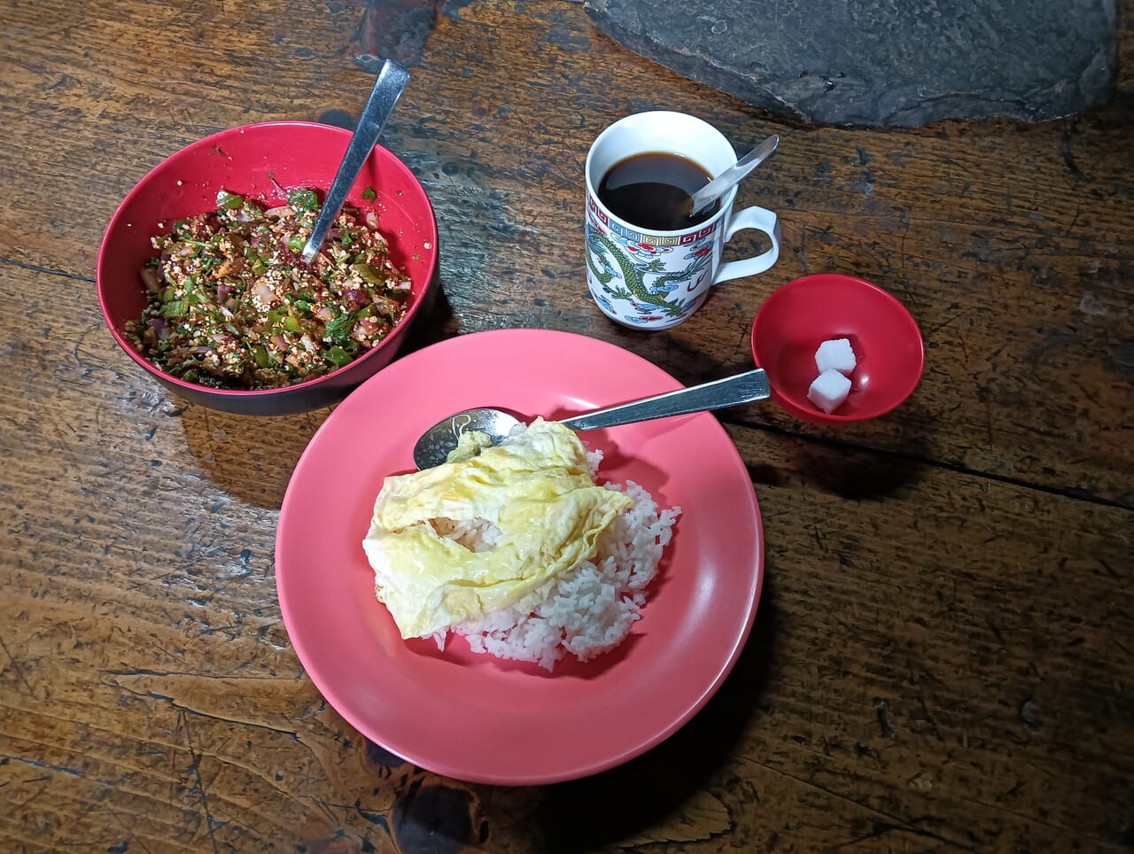 ある日の朝食。シンプルだけどごはんがすすむ。
