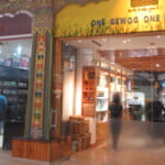 パロ空港のお茶と乾物を売るお店。乾燥マツタケや冬虫夏草もある