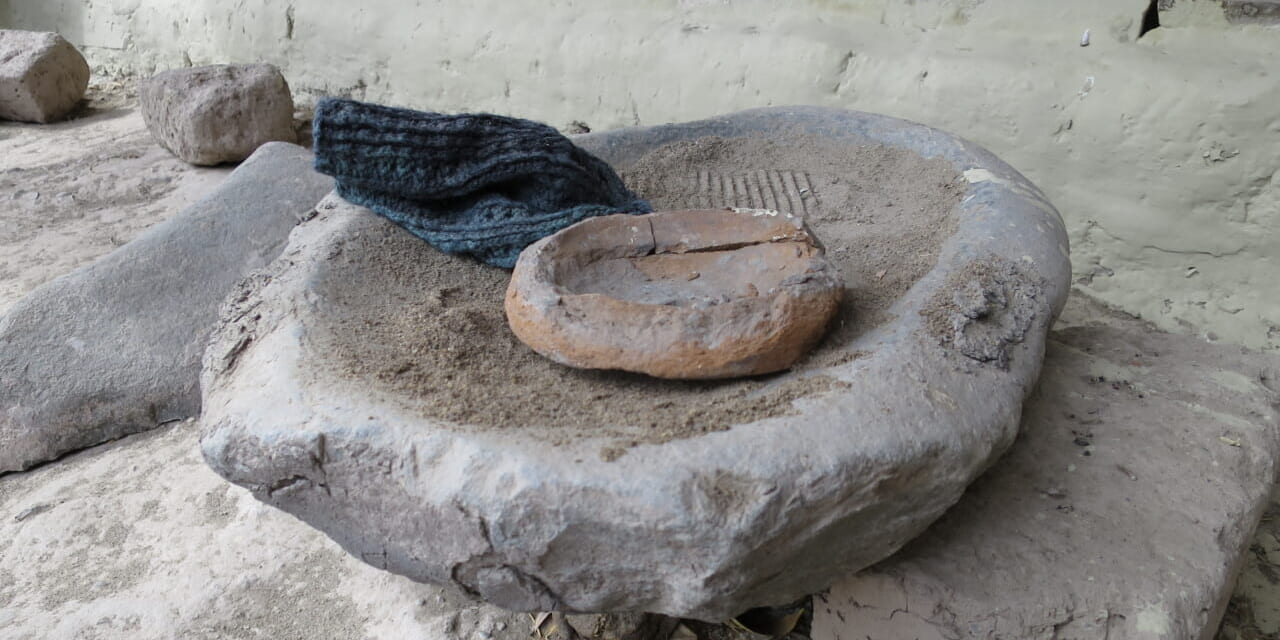 ラダックの病院の石臼