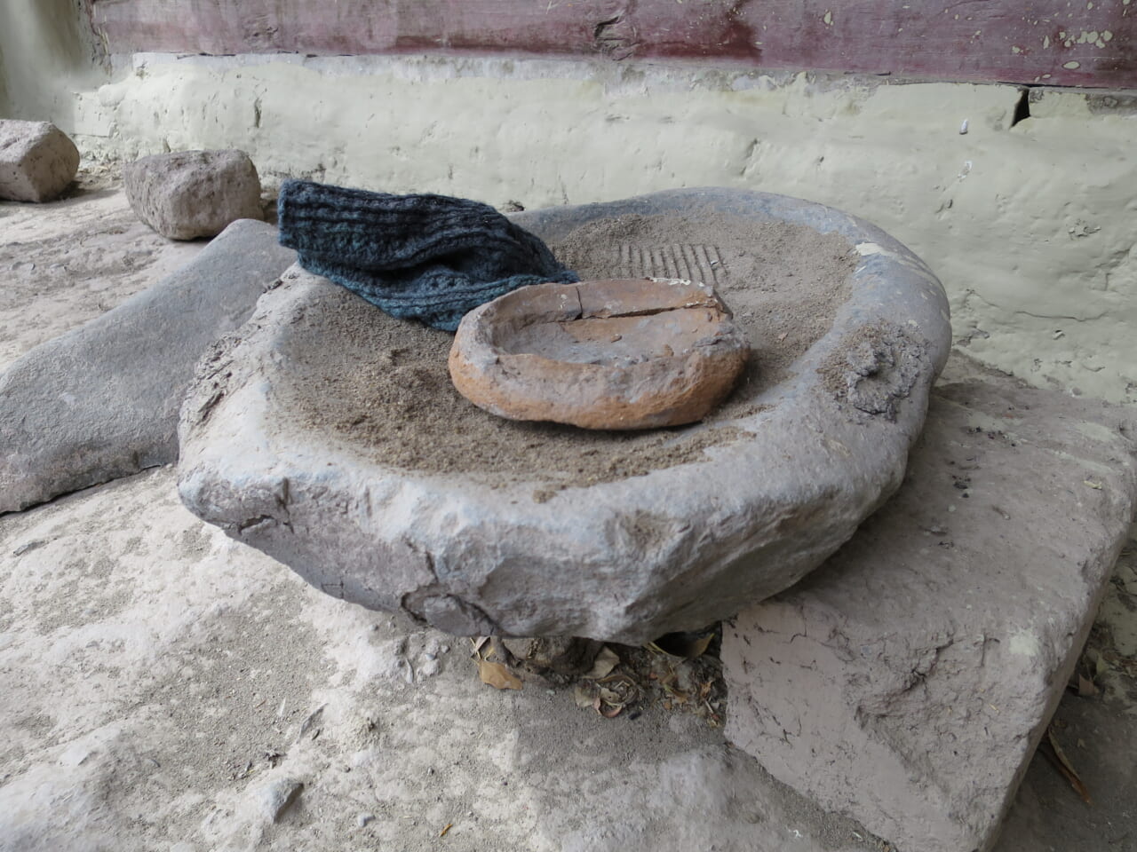 ラダックの病院の石臼