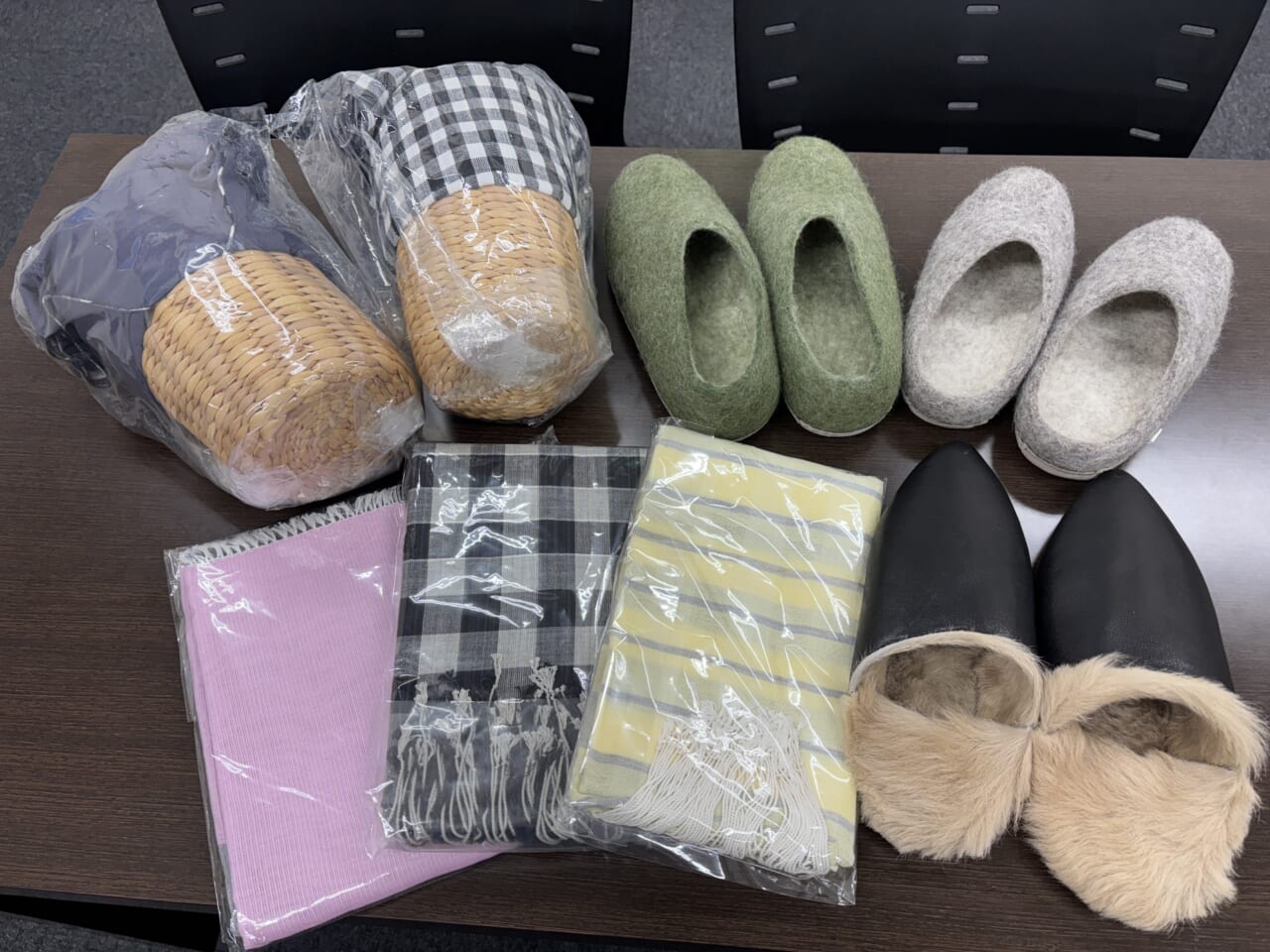 できるだけ多くの方に御礼できるようプレゼントをたくさんご用意しています！（こちらほんの一部）