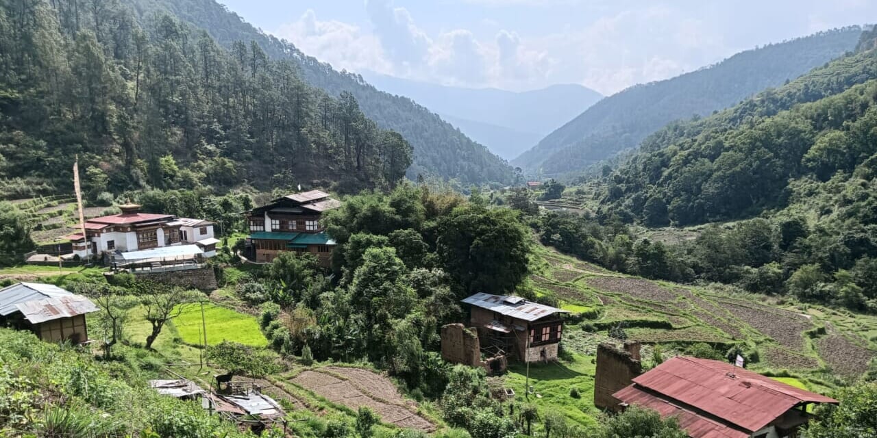 ドゥクパ・クンレイゆかりのチャンダナの集落が見えてきた!
