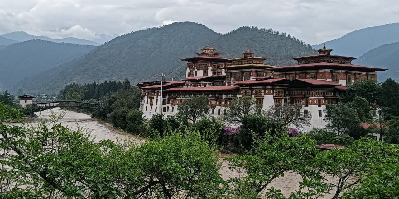 「父」の川と「母」の川に抱かれたブータン建築の粋を集めたプナカ・ゾン