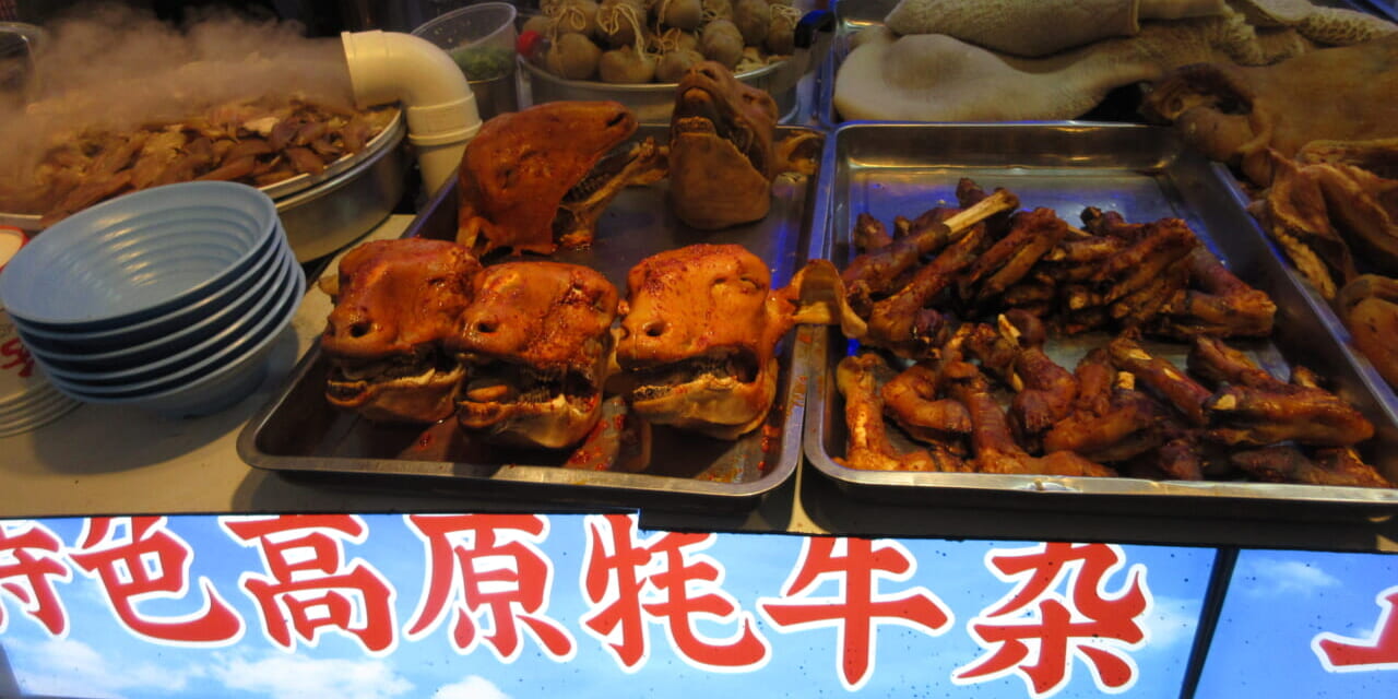 羊の頭の存在感がすごい