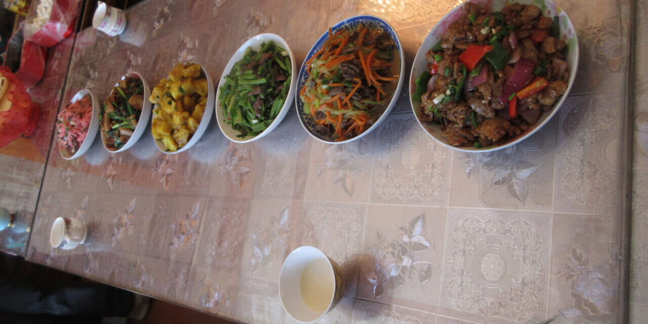 チベット家庭料理の数々。