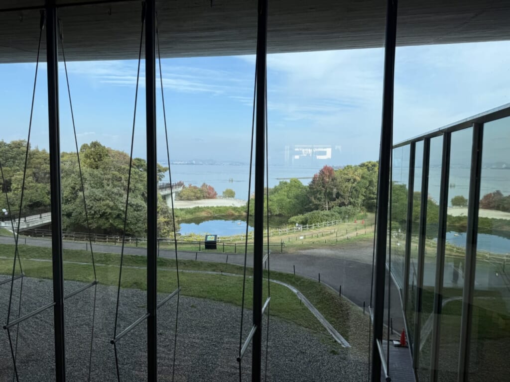 琵琶湖博物館の中からでも、琵琶湖を見ることが可能！