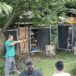 弓を射るエムチ