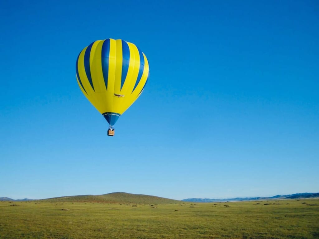 モンゴルの大草原を熱気球フリーフライトで楽しむ