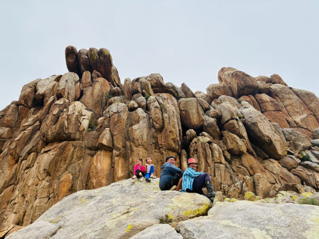 少し足を延ばせば岩絵のある岩山に