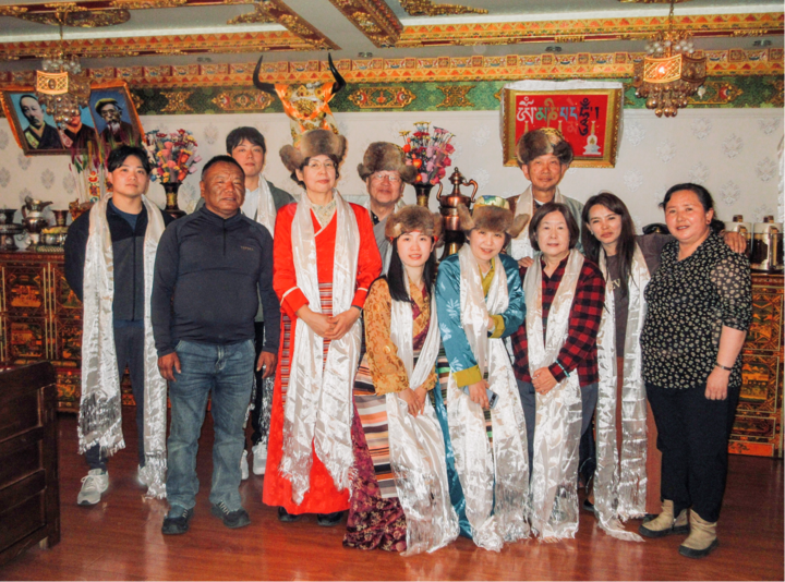 チベットの民族衣装を借りて撮影大会