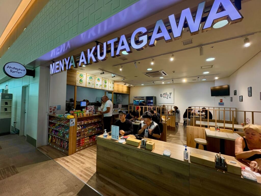 【風の便り】モンゴル渡航時に必ず立ち寄る一杯！ウランバートル空港の家系ラーメン事情｜モンゴル担当の東京本店スタッフより