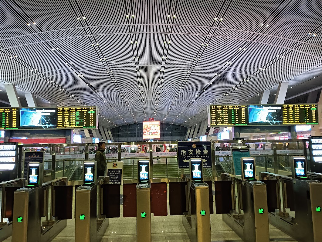 ここを抜けるともう一つ、荷物の保安検査があります。