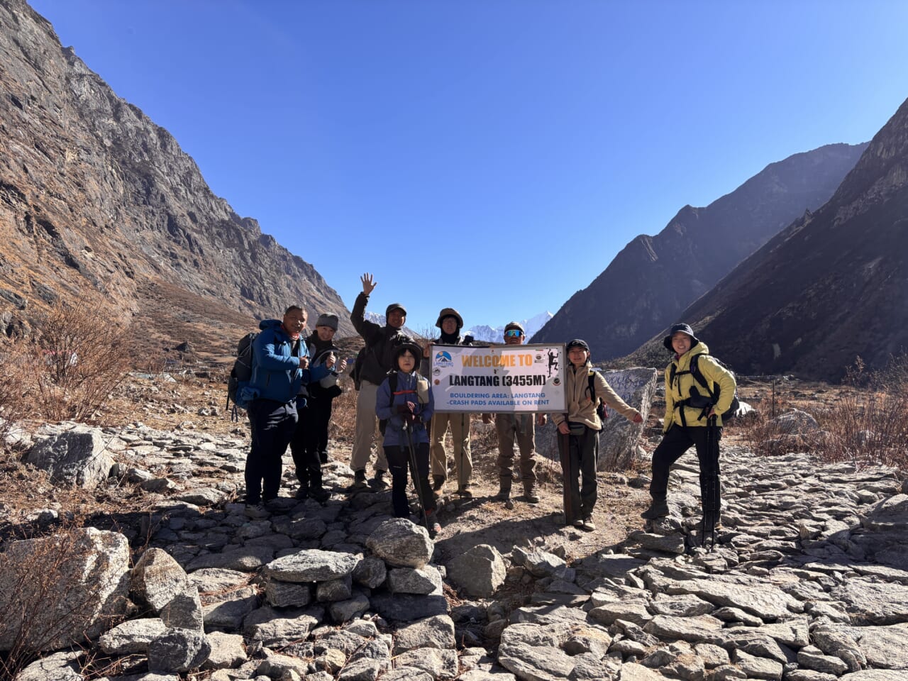 雪襞が美しいガンチェンポを背にランタン村（3455ｍ）にて。
