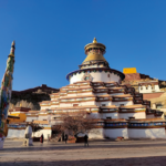 【風の便り】冬のチベット仏教巡礼と密教の源流。青蔵鉄道で巡る標高5,000mの聖地から、奈良の荒神信仰へ