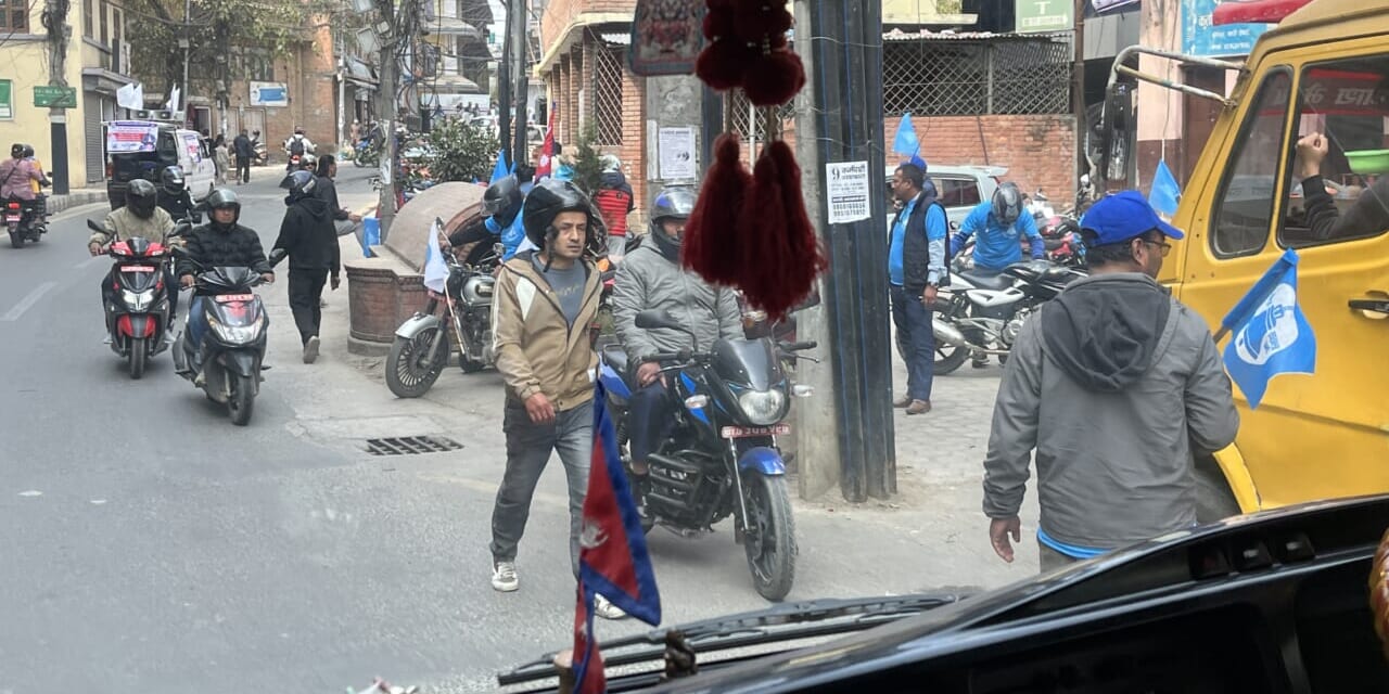 キルティプルでも選挙活動中