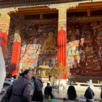 【風の便り】冬のチベット仏教巡礼レポート：初めてでも安心な現地ガイドの解説と祈りの文化体験