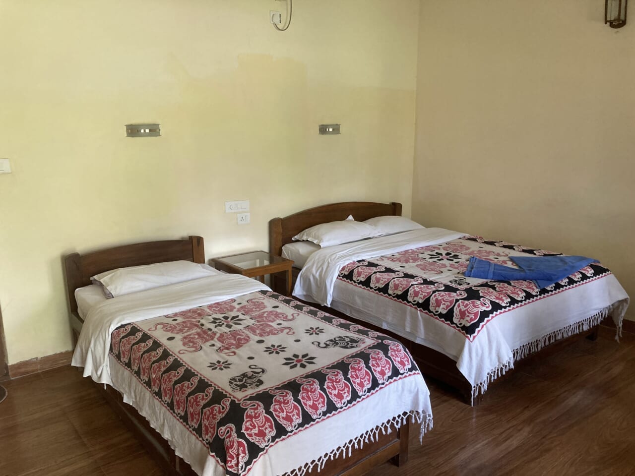 簡素だが清潔なロッジのお部屋